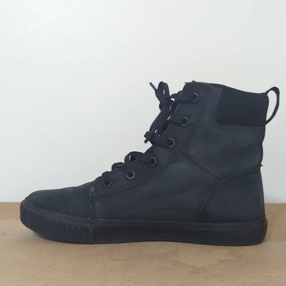 All black Timberland Skyla Bay boots. They feel more like sneakers. NOT waterproof. Definitely loved. The black is the kind of black that fades green if you know what I mean. By far my favorite shoes to wear in the fall and winter. A must have.

Brand
Timberland

Measurements
Women's us 7