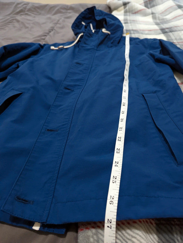 Super cute and thin wind breaker jacket. Tons of really nice details like white buttons, interesting lining, buttons on the cuffs, hood, and draw string detailing. This jacket has never been worn, but also it doesn't have any tags. Bought in Japan.

Brand
Muji

Measurements
Medium (Not sure if it's women's or men's)
*for exact dimensions please refer to photos