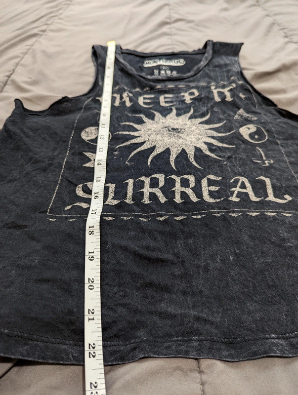 Black (acid wash look) muscle tank top with "Keep it surreal" print.

Brand
Montlaroc

Material
100% cotton

Measurements
Women's Extra Small
*for exact dimensions please refer to photos