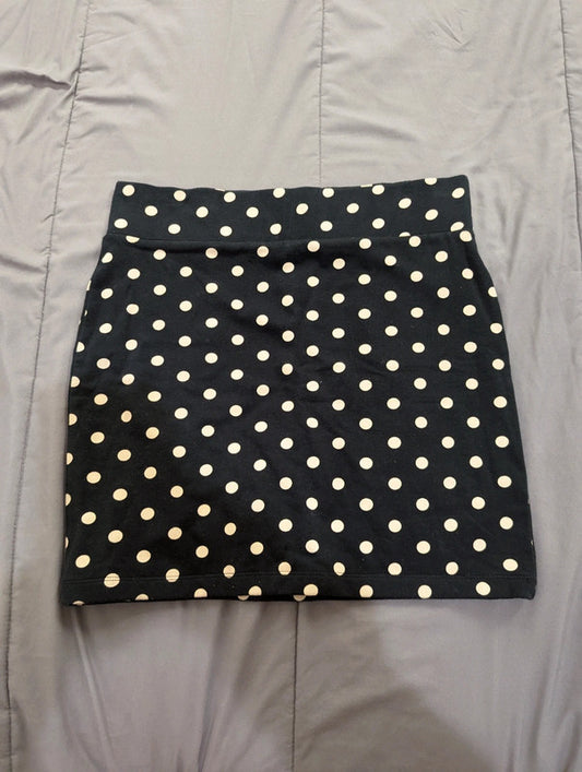 Polka dots fitted body-con mini skirt. Never worn, but also no tags.

Brand
Twenty One

Measurements
Women's Large
*for exact dimensions please refer to photos