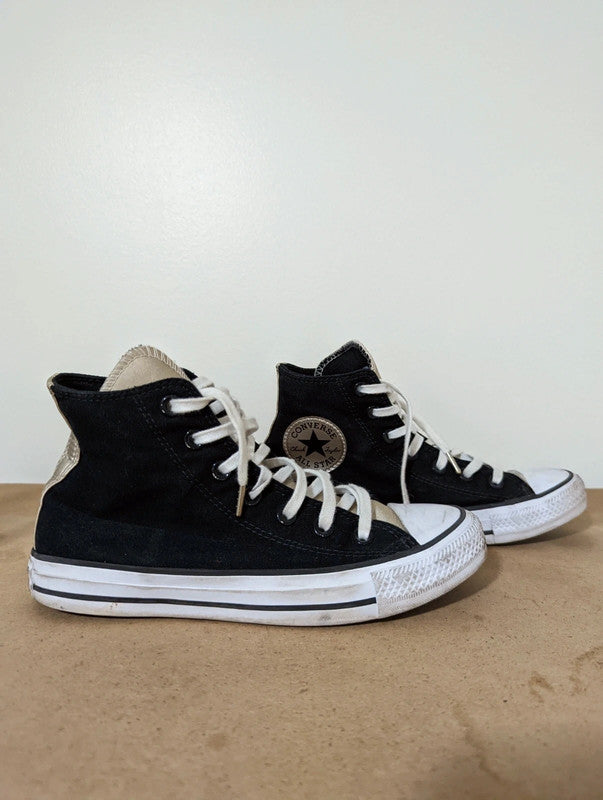 Black converse with a champagne satin like tongue. The tips of the laces match the tongue. Very loved shoe but still usable and in good condition. 